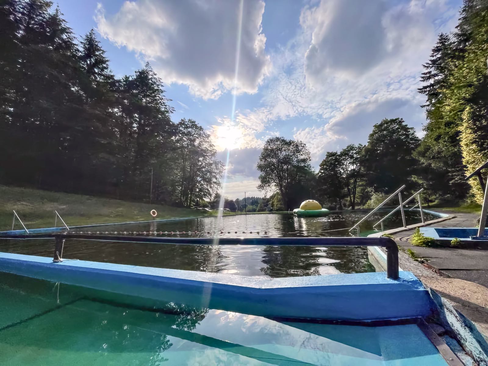 Das beliebte Naturschwimmbad hat geöffnet